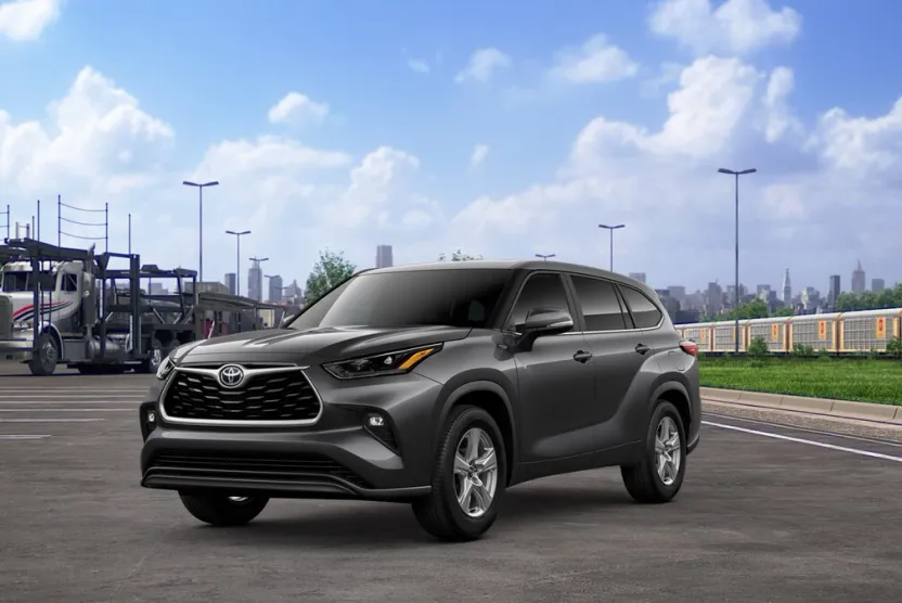 2025 Toyota Highlander LE photo 1