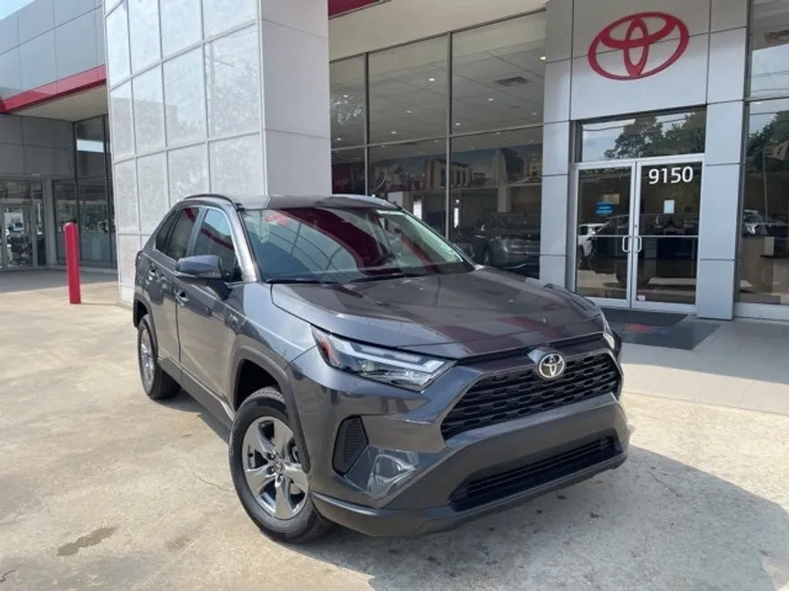 2025 Toyota RAV4 XLE photo 1