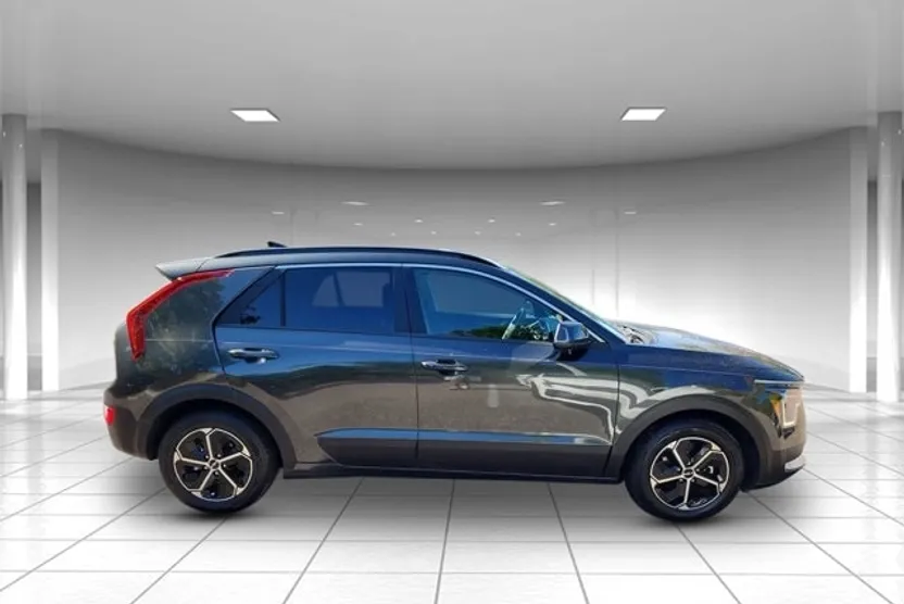 2023 Kia Niro Plug-In Hybrid EX photo 1