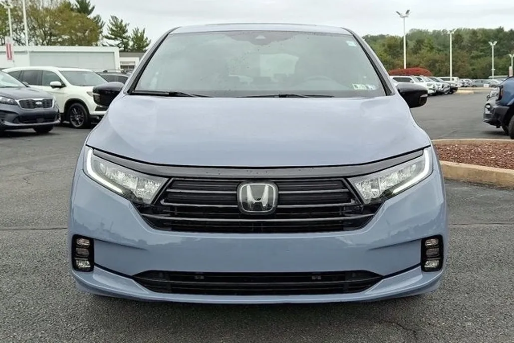 2023 Honda Odyssey Sport photo 1