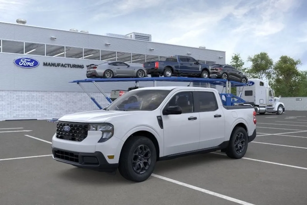 2025 Ford Maverick XLT photo 1