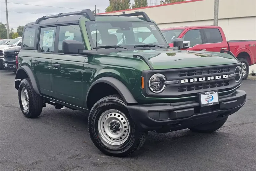 2025 Ford Bronco Base photo 1
