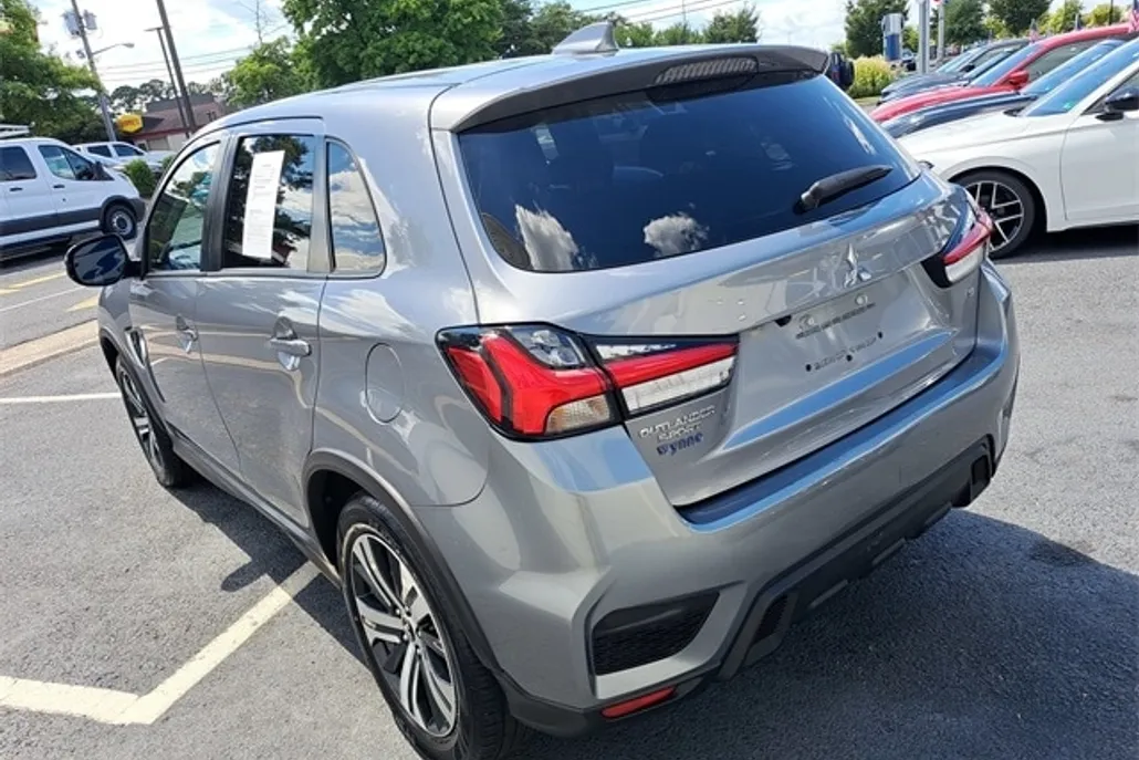 2024 Mitsubishi Outlander Sport SE photo 1