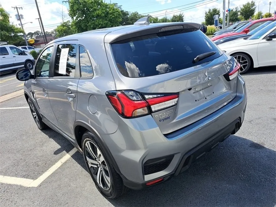 2024 Mitsubishi Outlander Sport SE photo 1