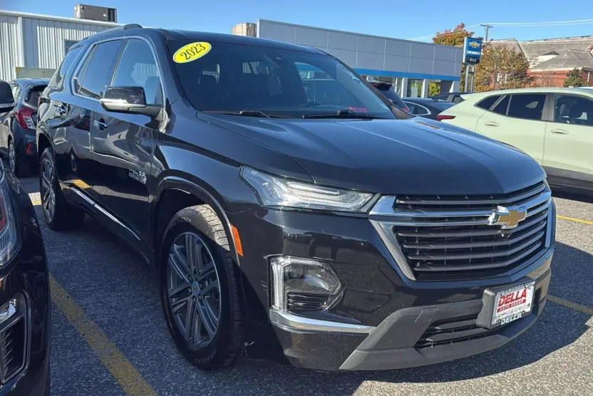 2023 Chevrolet Traverse High Country photo 1
