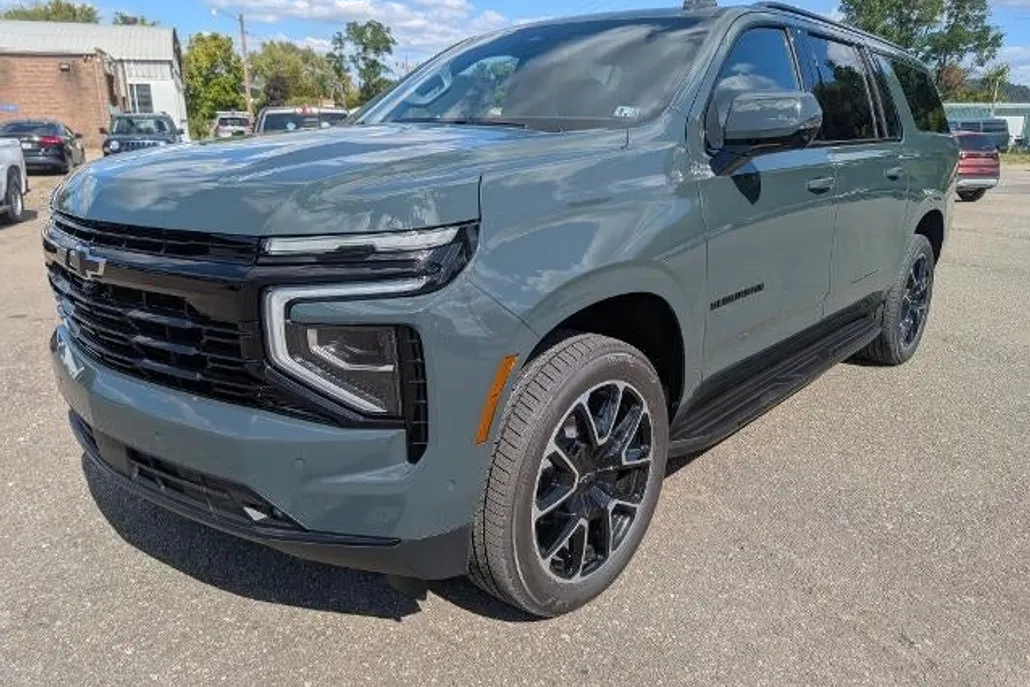 2026 Chevrolet Suburban RST photo 1