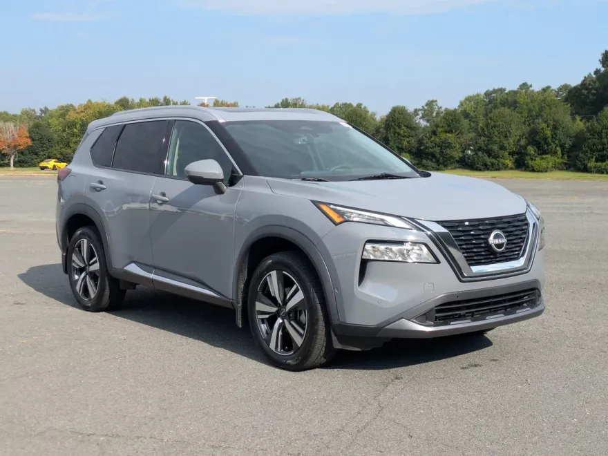 2023 Nissan Rogue SL photo 1