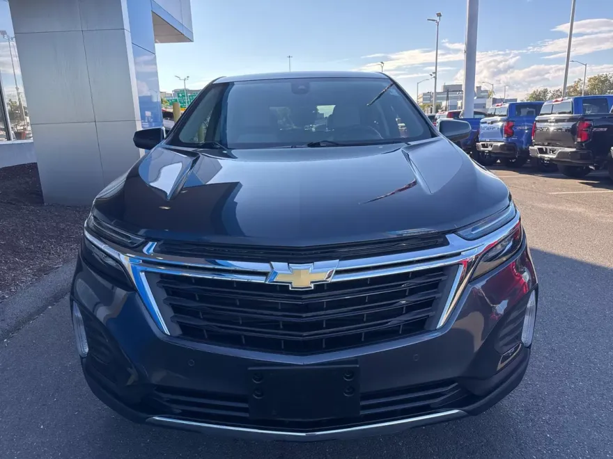 2022 Chevrolet Equinox LT photo 1