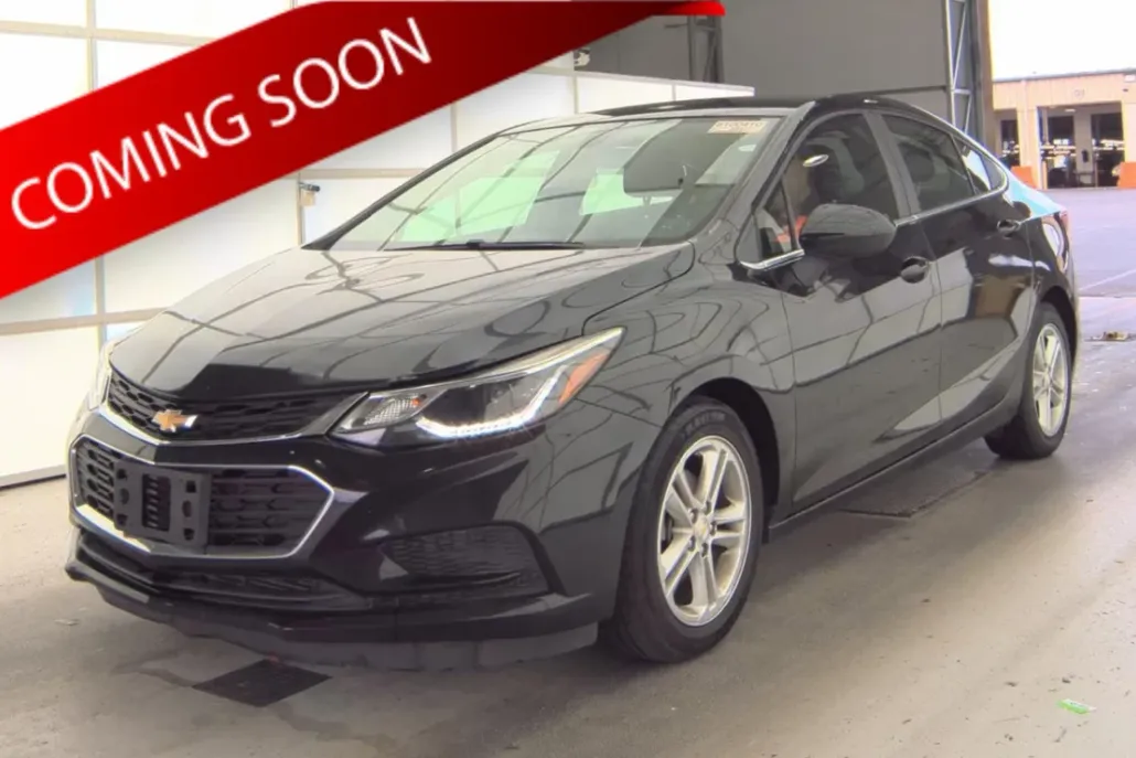 2017 Chevrolet Cruze LT photo 1