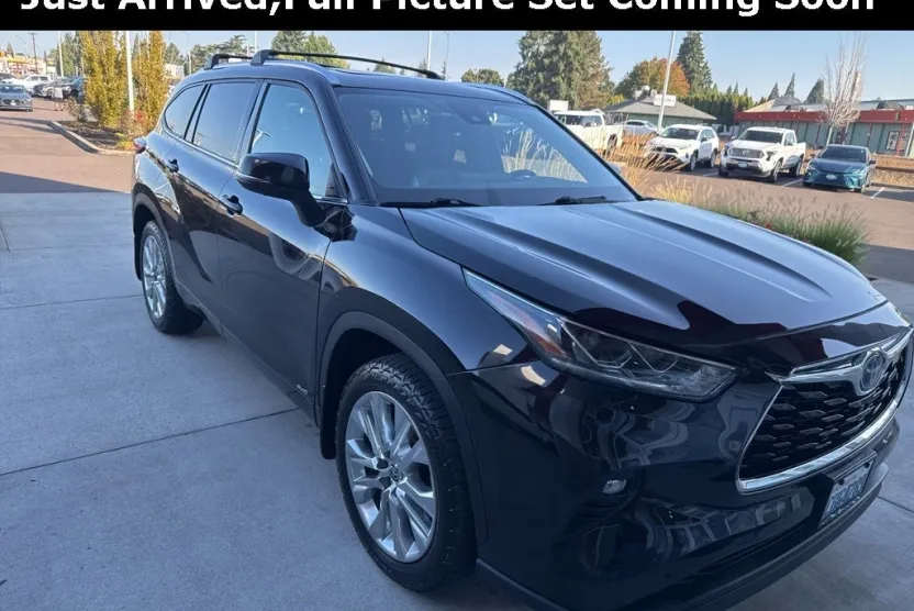 2022 Toyota Highlander Hybrid Limited photo 1