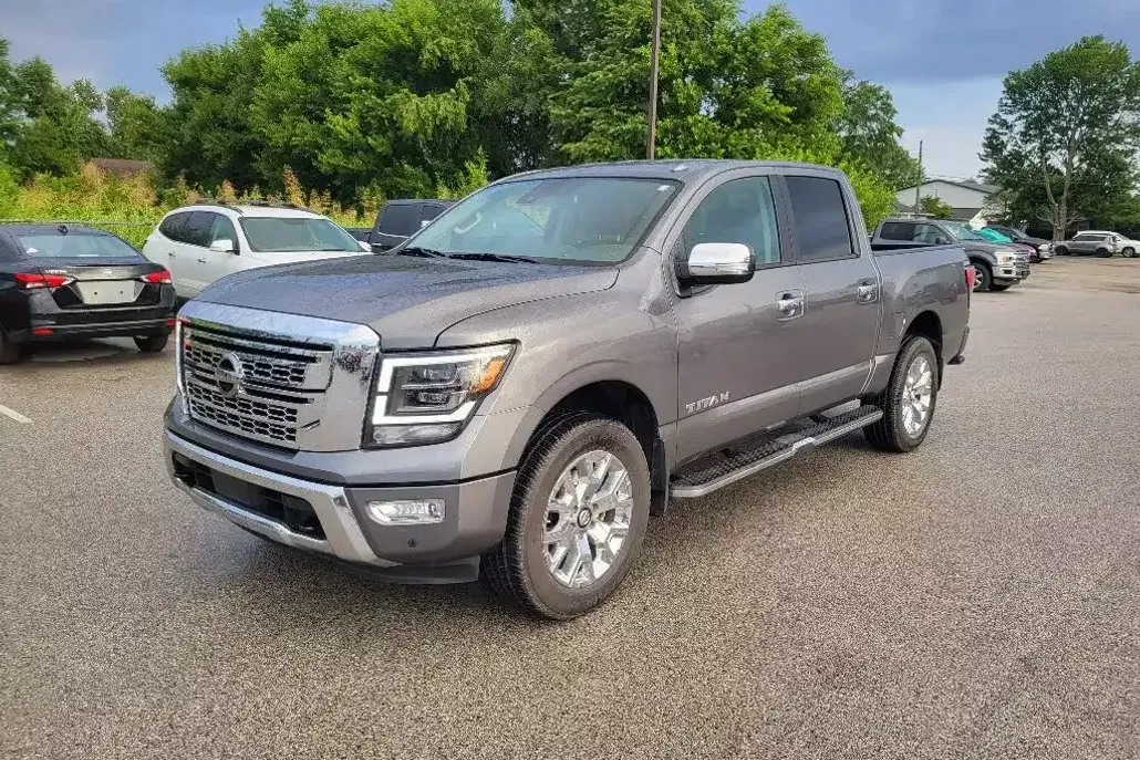 2021 Nissan Titan SL photo 1