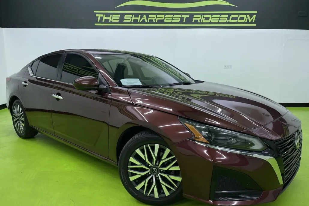 2023 Nissan Altima SV photo 1