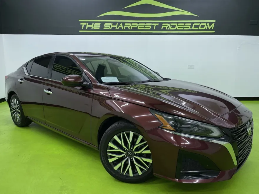 2023 Nissan Altima SV photo 1