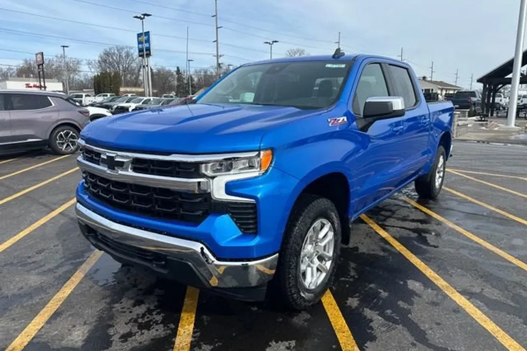 2025 Chevrolet Silverado 1500 LT photo 1