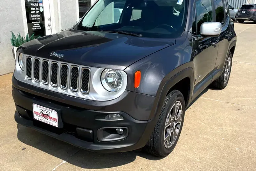2017 Jeep Renegade Limited photo 1