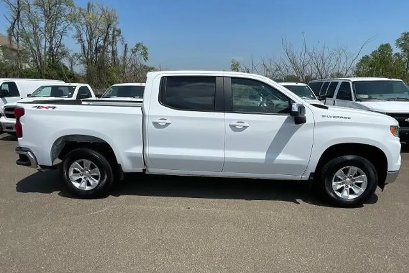 2025 Chevrolet Silverado 1500 LT photo 1