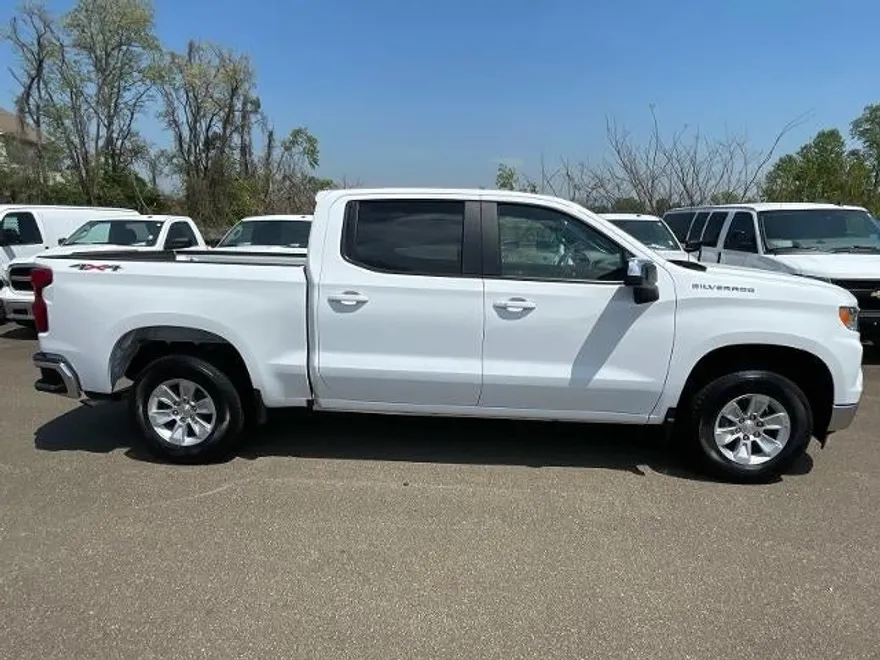 2025 Chevrolet Silverado 1500 LT photo 1