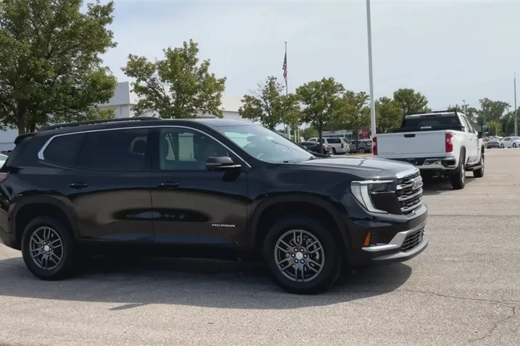 2025 Gmc Acadia Elevation photo 1