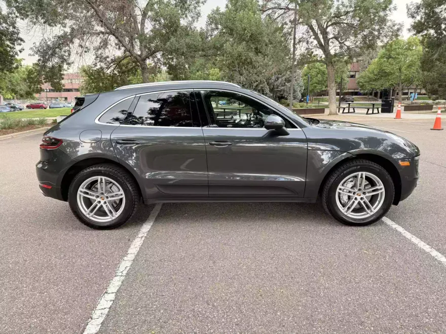 2017 Porsche Macan S photo 1