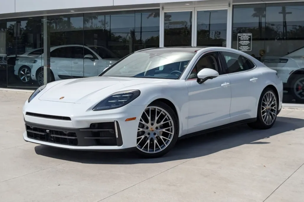 2024 Porsche Panamera photo 1