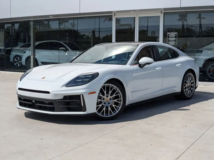 2024 Porsche Panamera photo 1