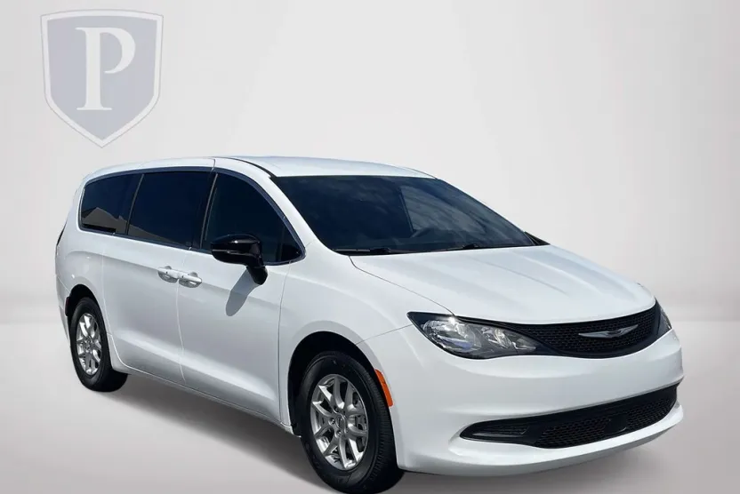2025 Chrysler Voyager LX photo 1