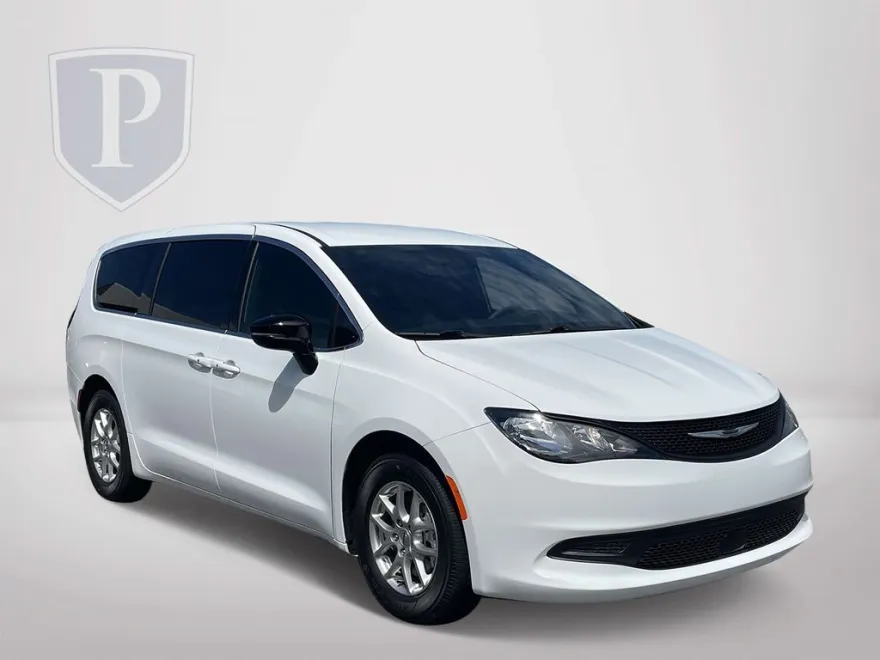 2025 Chrysler Voyager LX photo 1