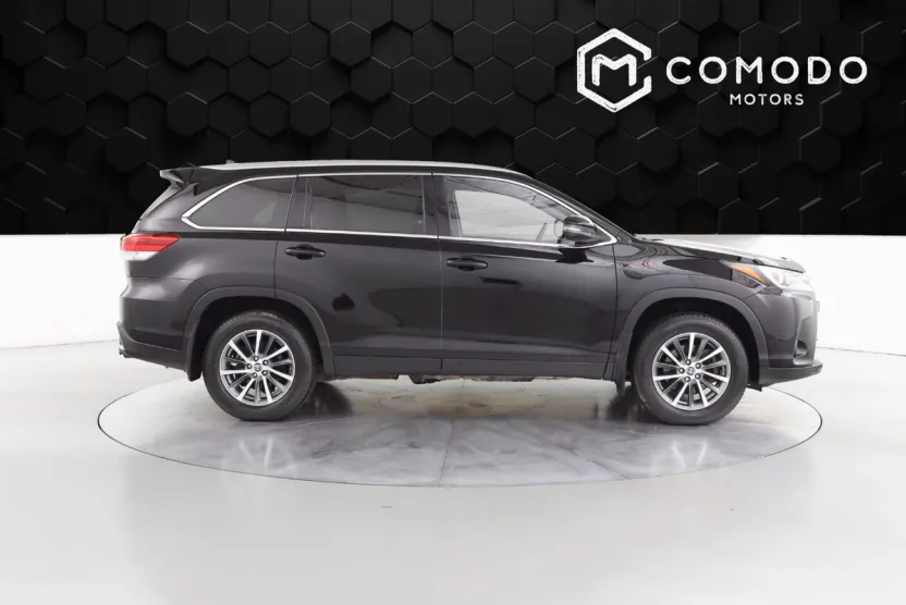 2019 Toyota Highlander XLE photo 1