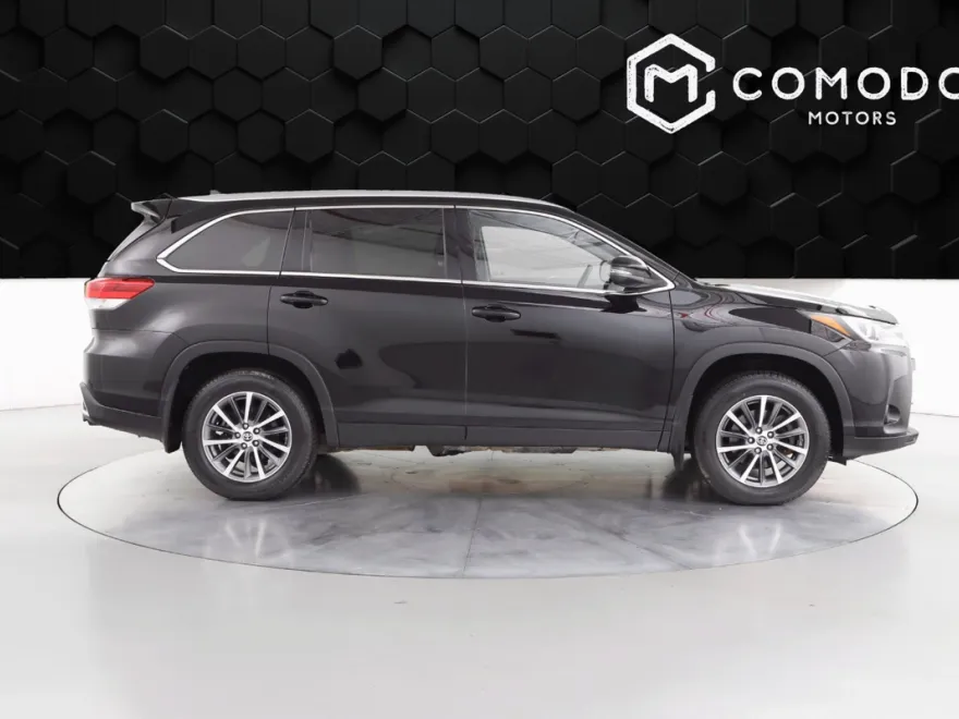 2019 Toyota Highlander XLE photo 1