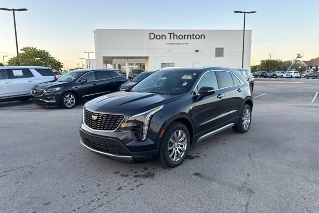 2023 Cadillac XT4 Premium Luxury photo 1