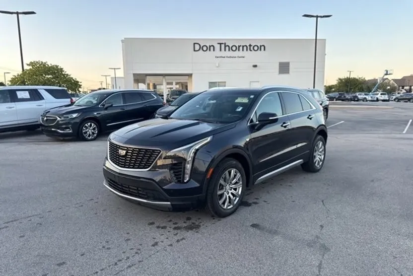 2023 Cadillac XT4 Premium Luxury photo 1