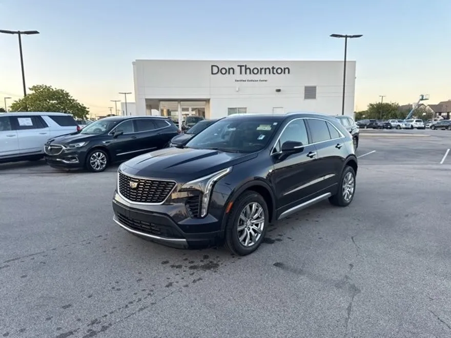 2023 Cadillac XT4 Premium Luxury photo 1