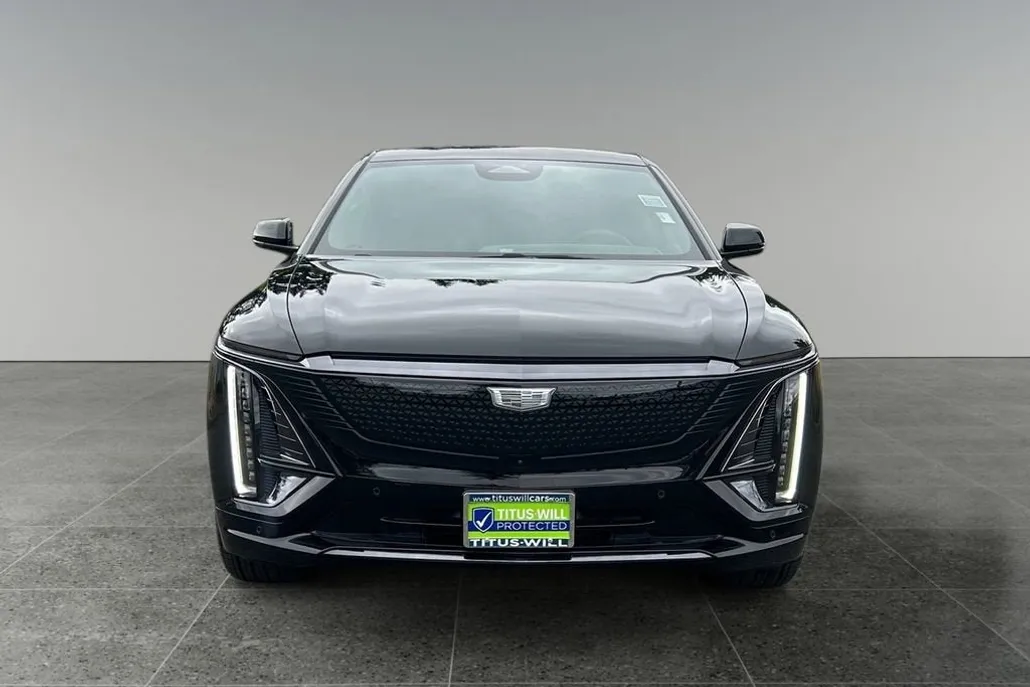 2025 Cadillac Lyriq Sport photo 1
