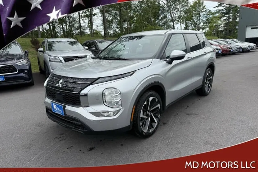 2024 Mitsubishi Outlander SE photo 1