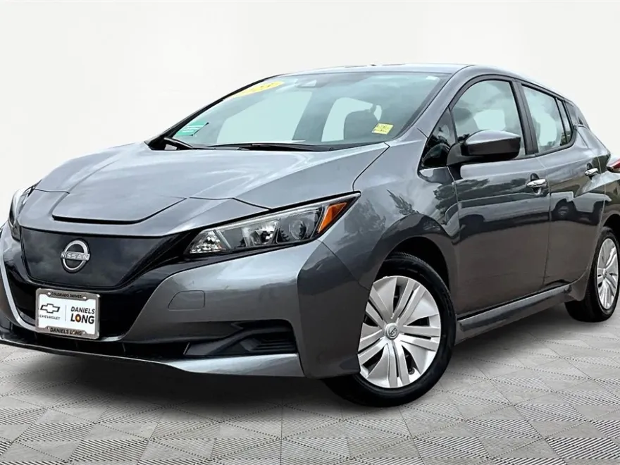 2023 Nissan Leaf S photo 1