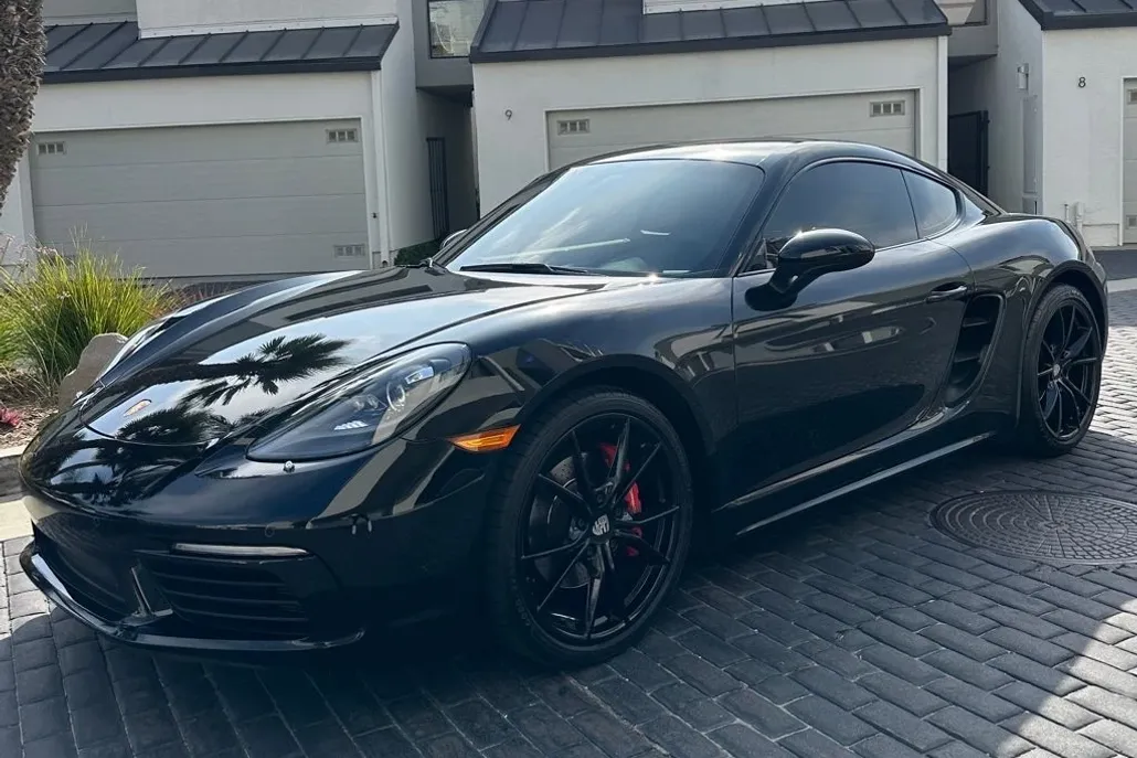 2019 Porsche Cayman S photo 1