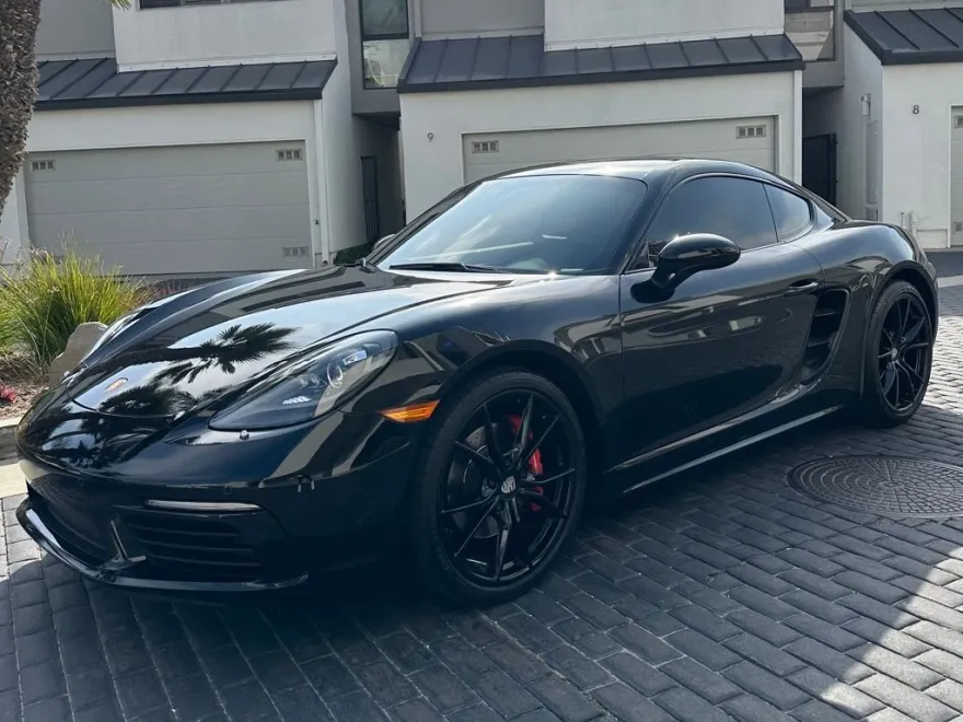 2019 Porsche Cayman S photo 1
