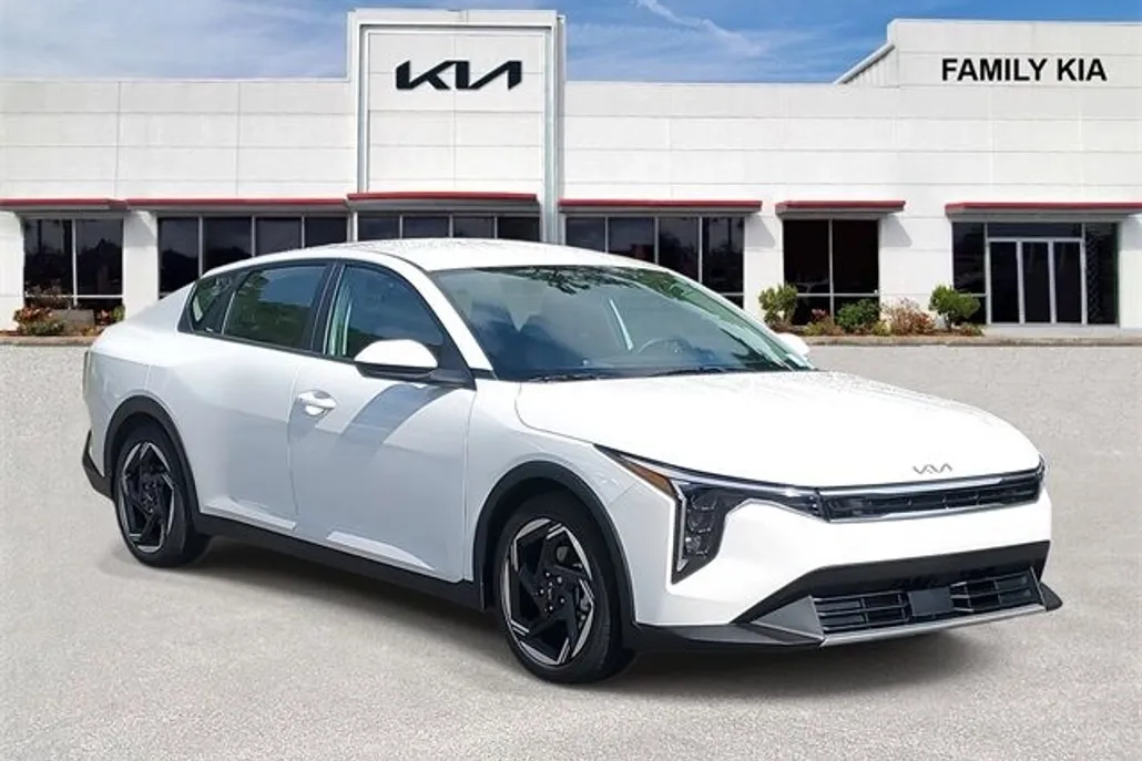 2025 Kia K4 EX photo 1