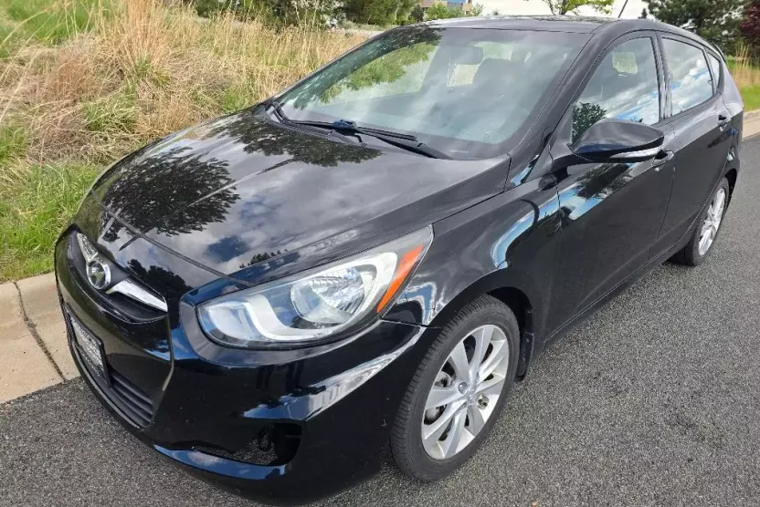 2013 Hyundai Accent GLS SE photo 1
