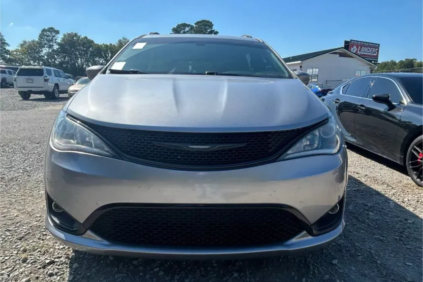2019 Chrysler Pacifica Touring Plus photo 1