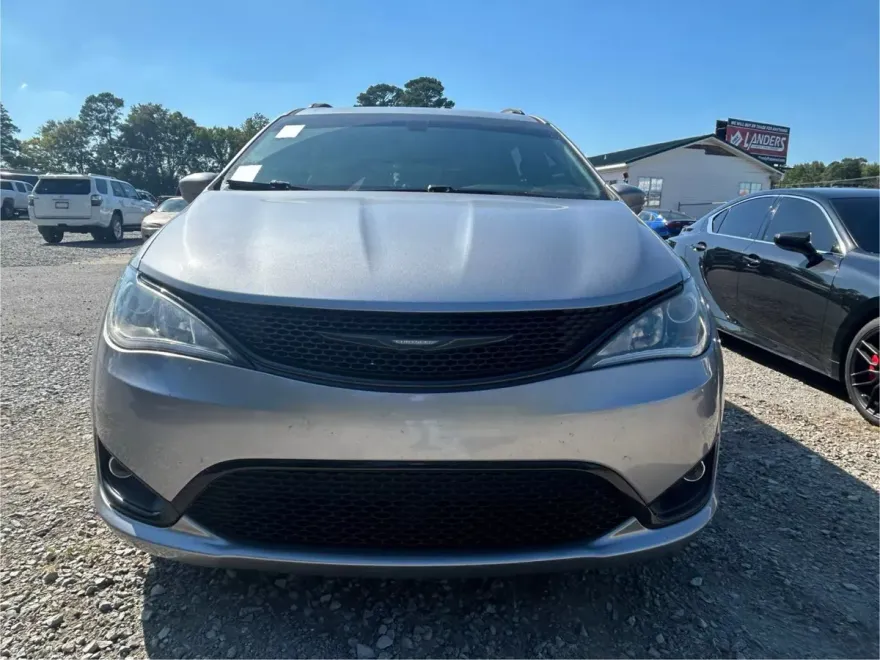 2019 Chrysler Pacifica Touring Plus photo 1