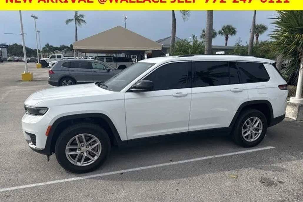 2023 Jeep Grand Cherokee Laredo photo 1