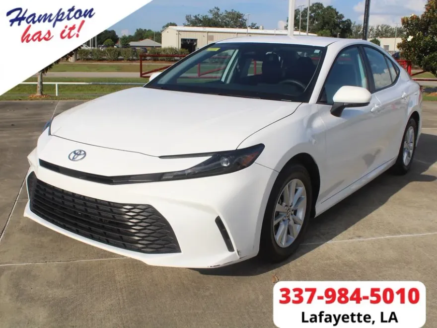 2025 Toyota Camry LE photo 1