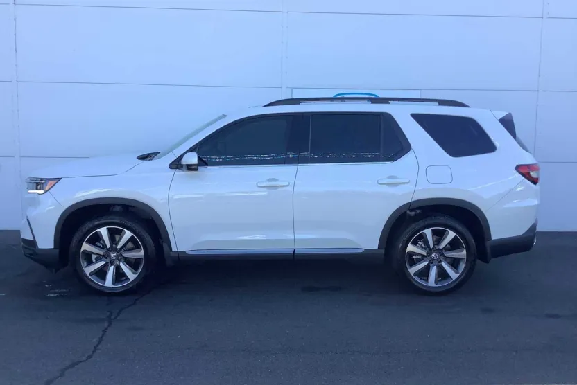 2025 Honda Pilot Touring photo 1