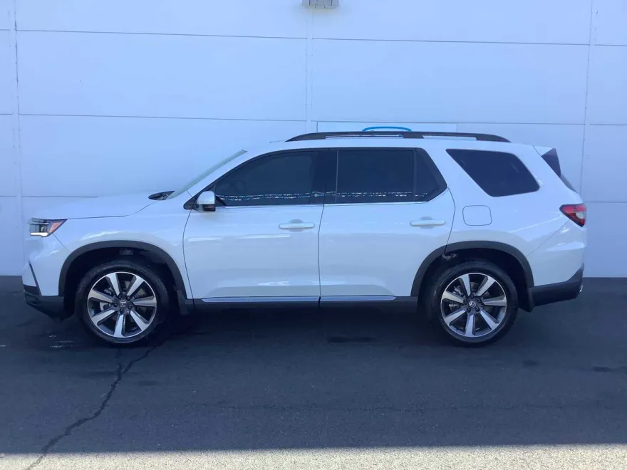 2025 Honda Pilot Touring photo 1