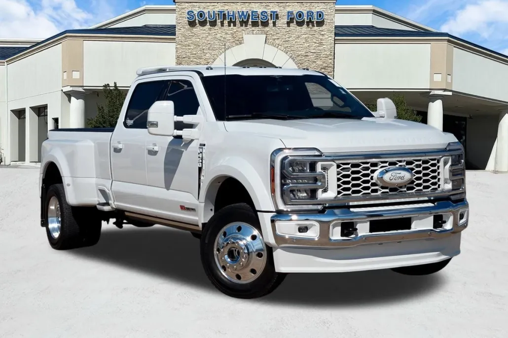 2023 Ford F-450 photo 1