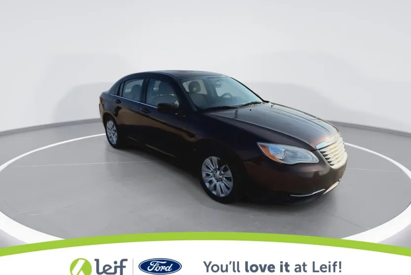 2013 Chrysler 200 LX photo 1