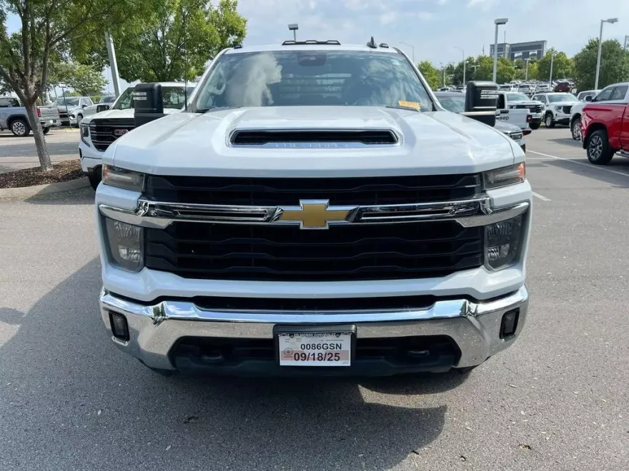 2024 Chevrolet Silverado 3500HD LT photo 1