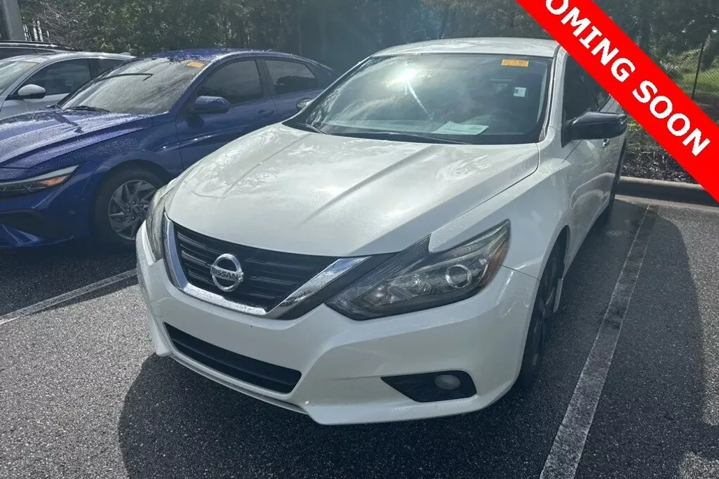 2017 Nissan Altima 2.5 SR photo 1