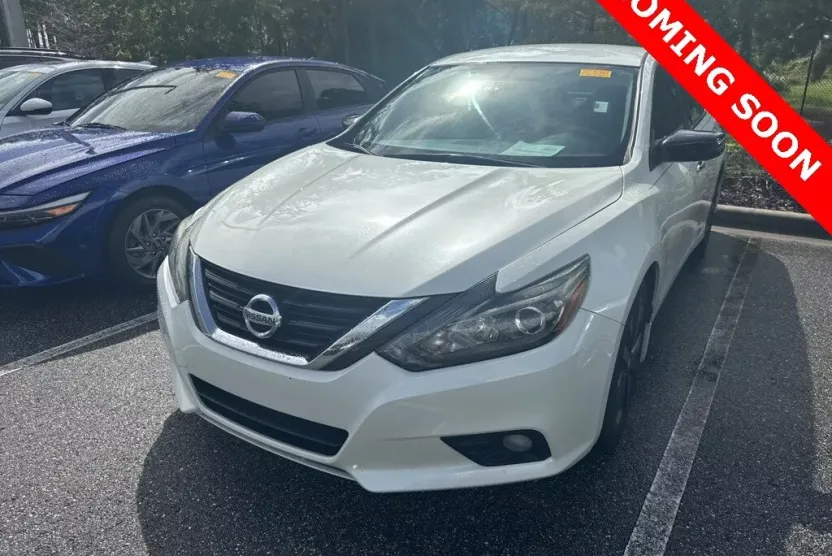 2017 Nissan Altima 2.5 SR photo 1
